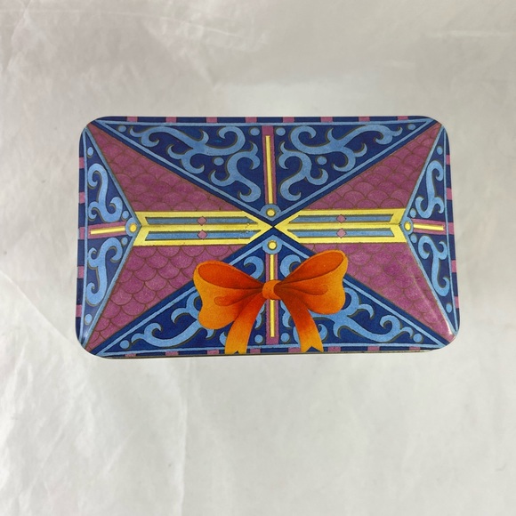 M&M’s Brand Christmas Village Series 2001 Number 12 & 1995 Brand Town & Sticker - Picture 13 of 16